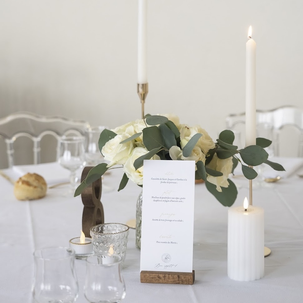 Bloc Bois Menu Foncé Chandelier Doré Candélabre