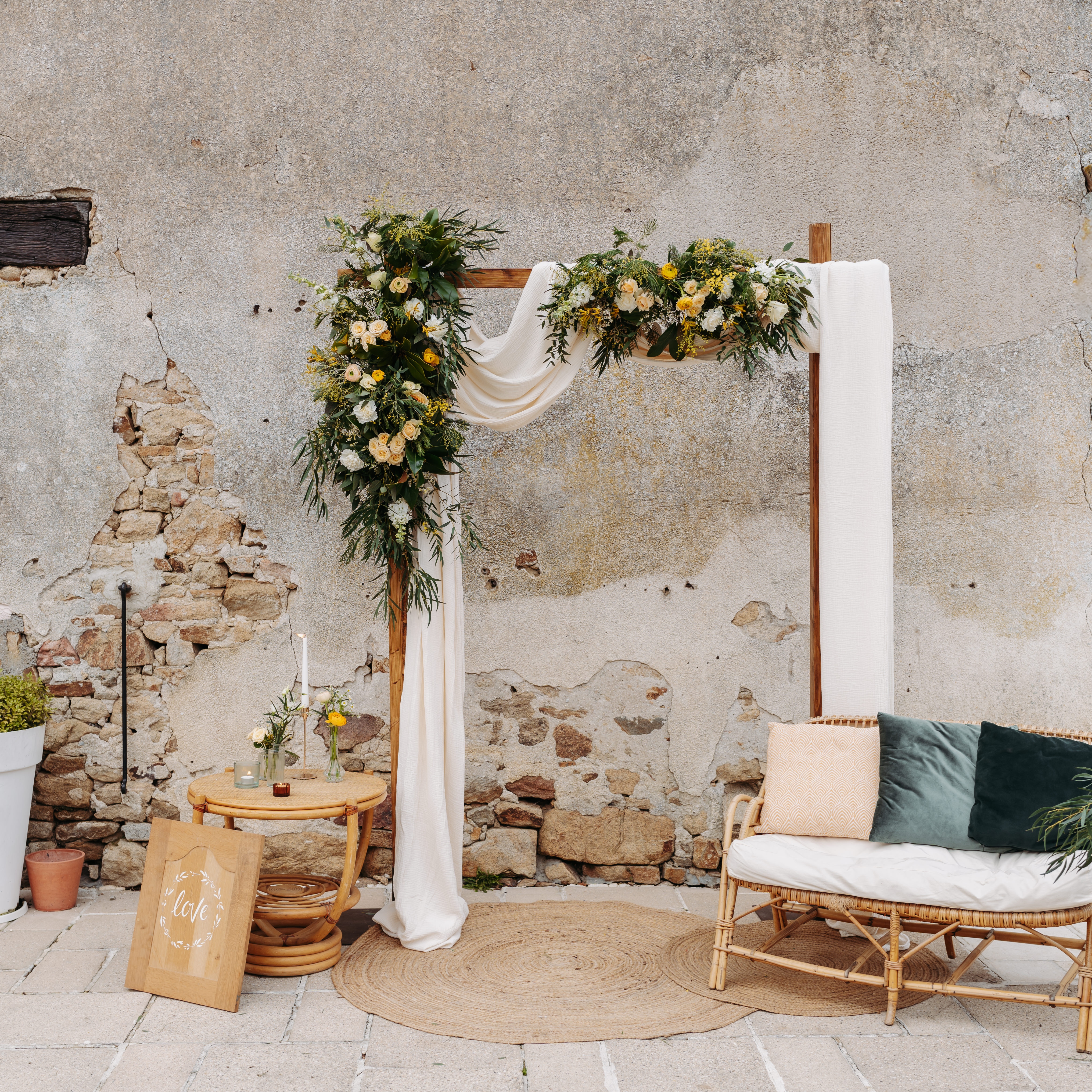 Canapé en Rotin Table Rotin GM Arche en Bois de Base Drapé Blanc Cassé pour Arche