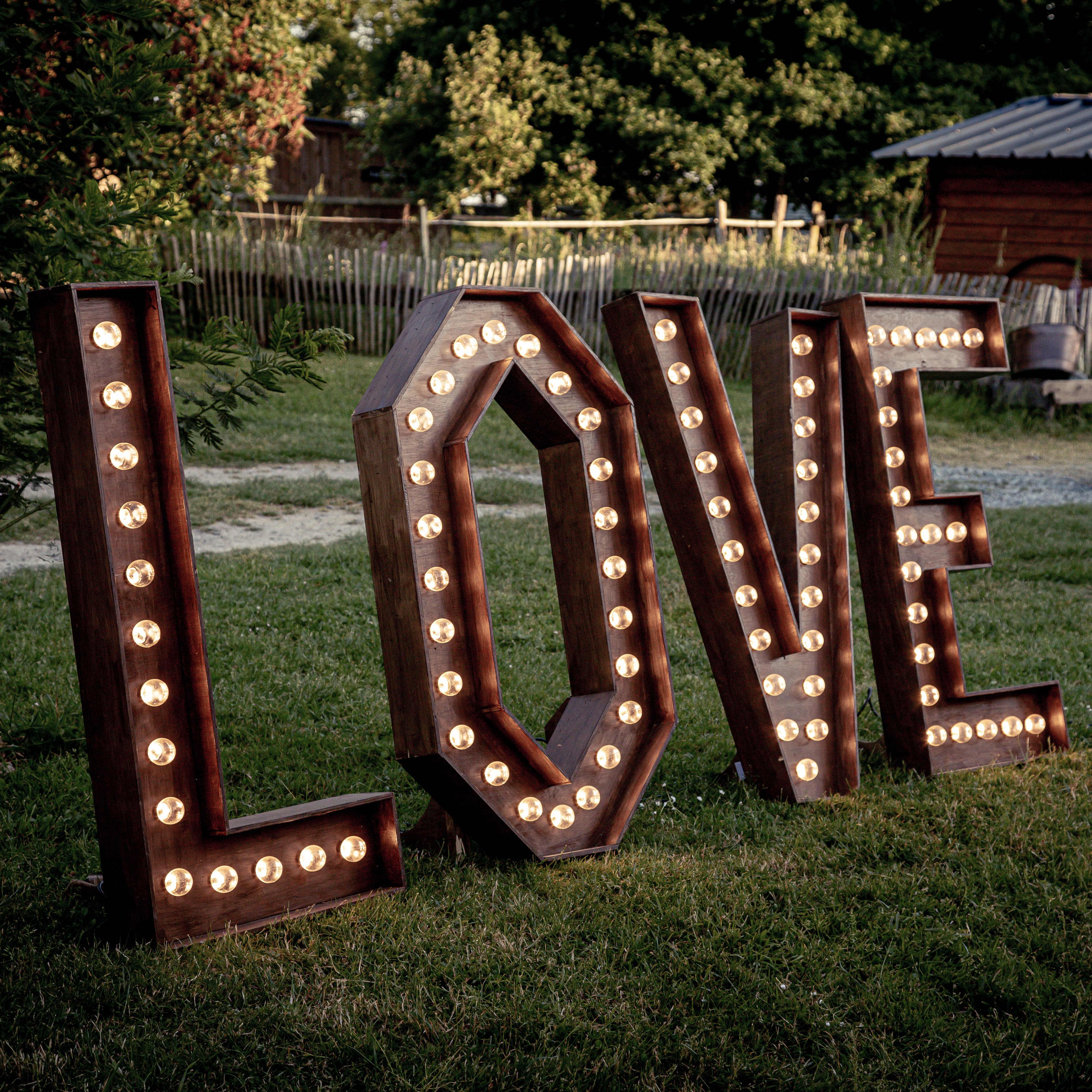 LOVE Lumineux