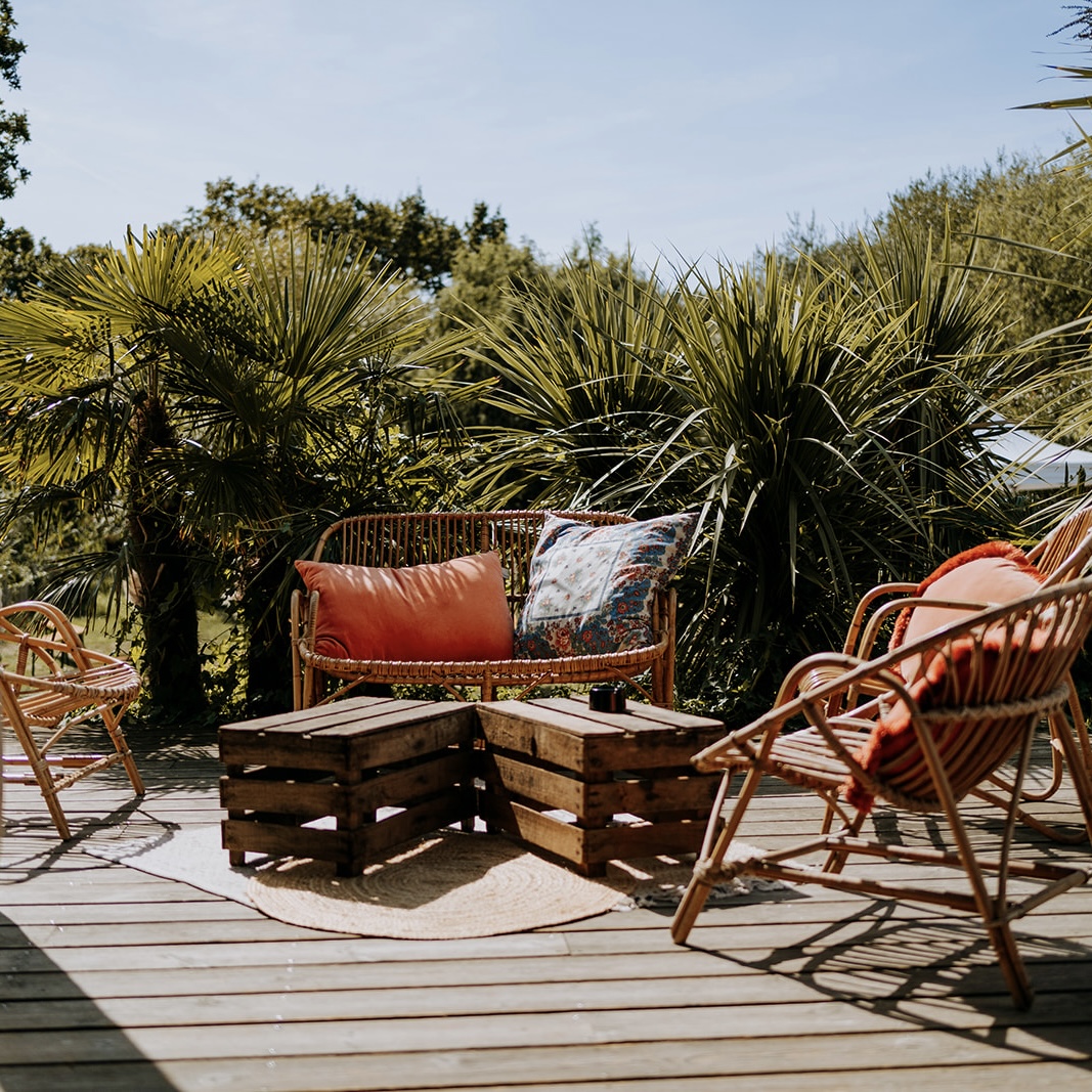 Caisse en Bois GM Ensemble Canapé en Rotin et Fauteuils