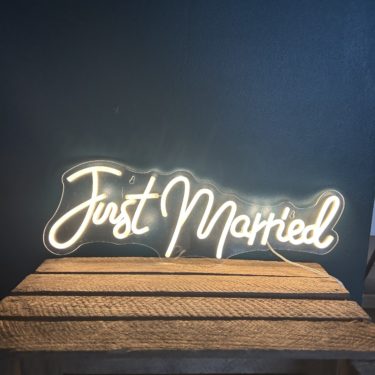 Néon Just Married