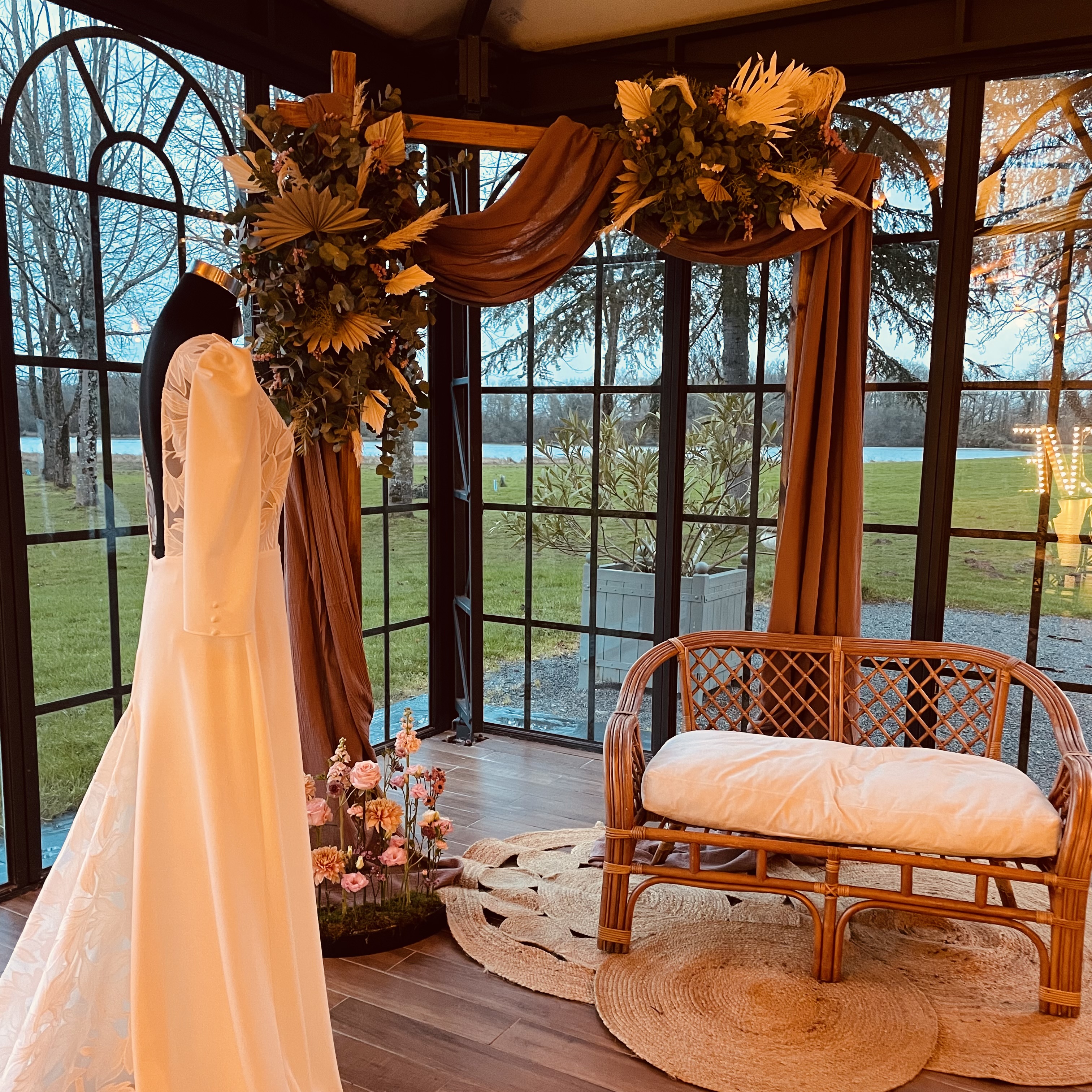 Drapé Châtaigne Moka pour Arche Arche en Bois de Base Canapé en Rotin Foncé